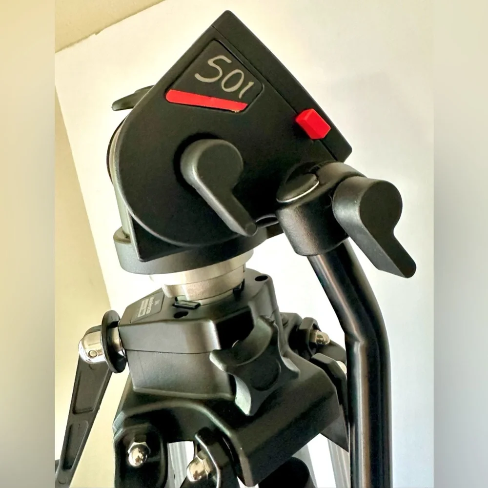 Manfrotto 3046 Bogen Camera Tripod w/ 3433(501) Pro Video Fluid Head SIDE CHIP!